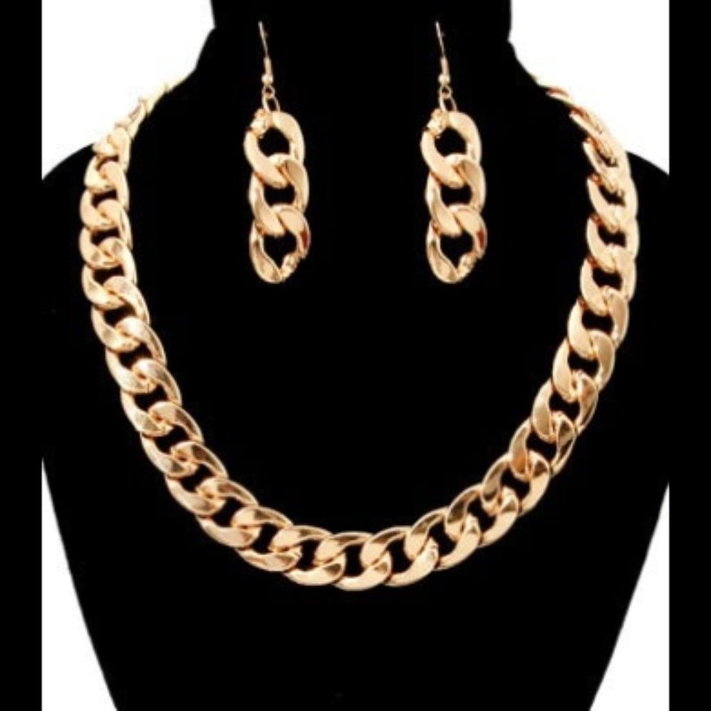 Ladies 2 Piece Gold Metal Toggle Chain Necklace And Earrings Heavy Weight Set
